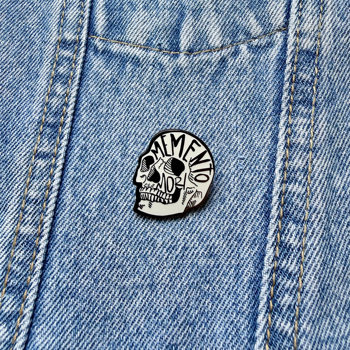 PIN MEMENTO MORI
