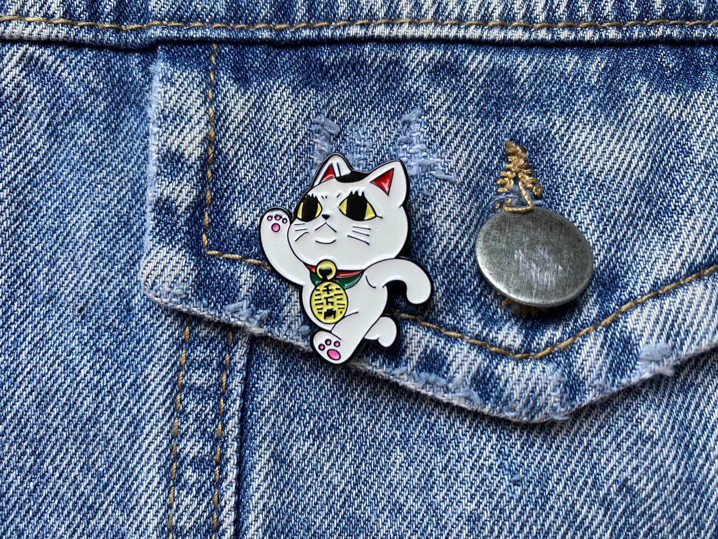 PIN GATO DE LA SUERTE
