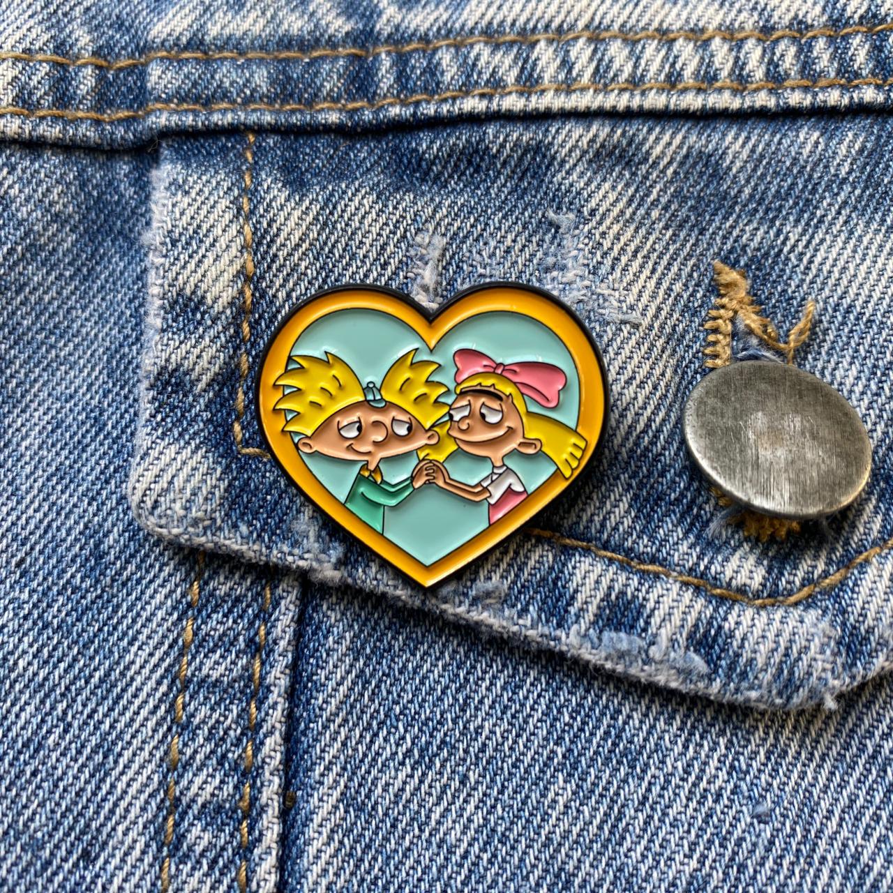 PIN ARNOLD Y HELGA