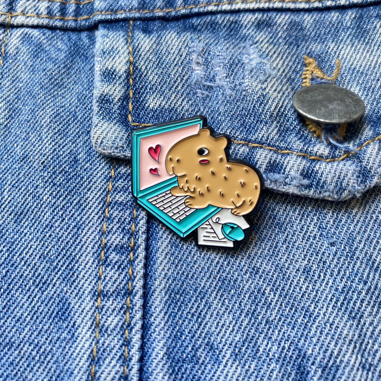 PIN CAPIBARA ENAMORADO