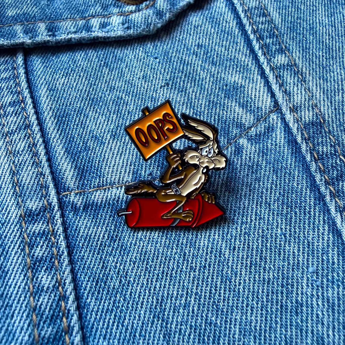 PIN COYOTE