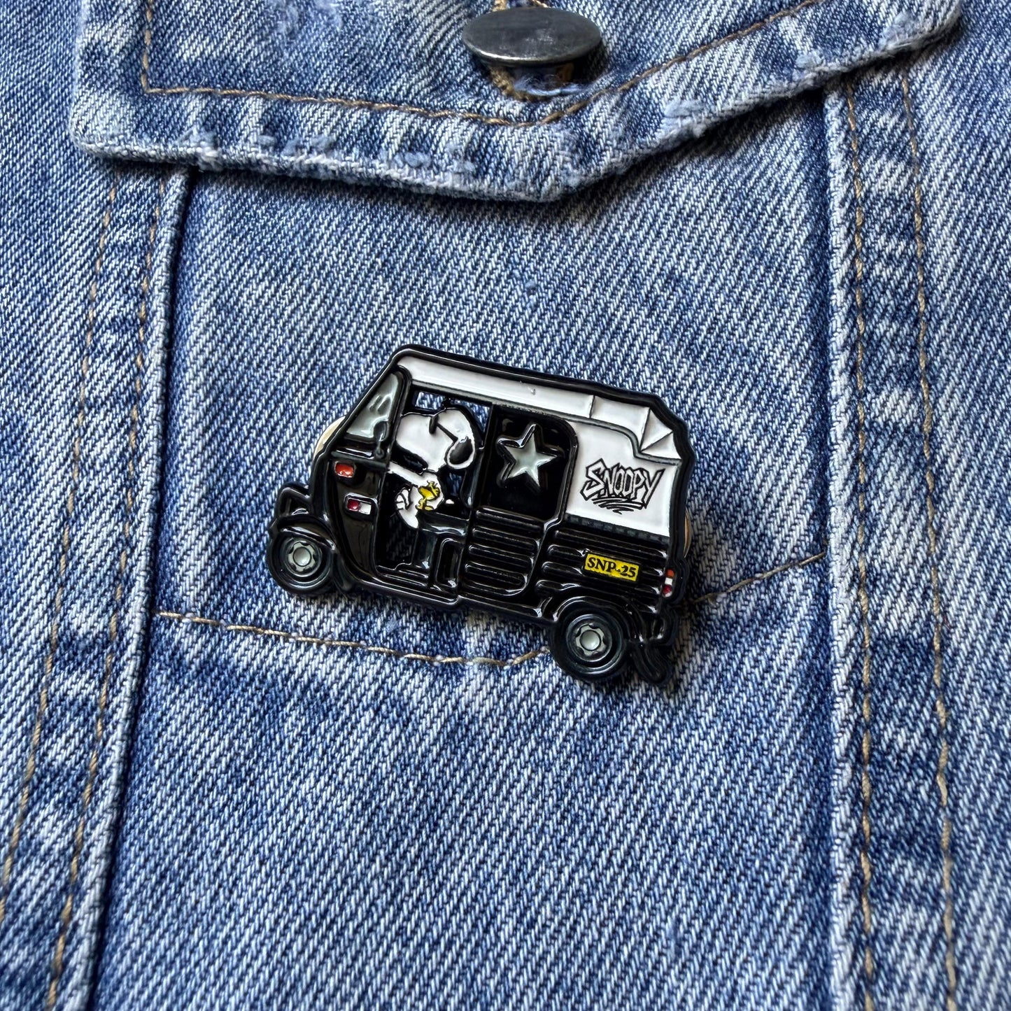 PIN SNOOPY MOTOTAXISTA (EDICIÓN LIMITADA)