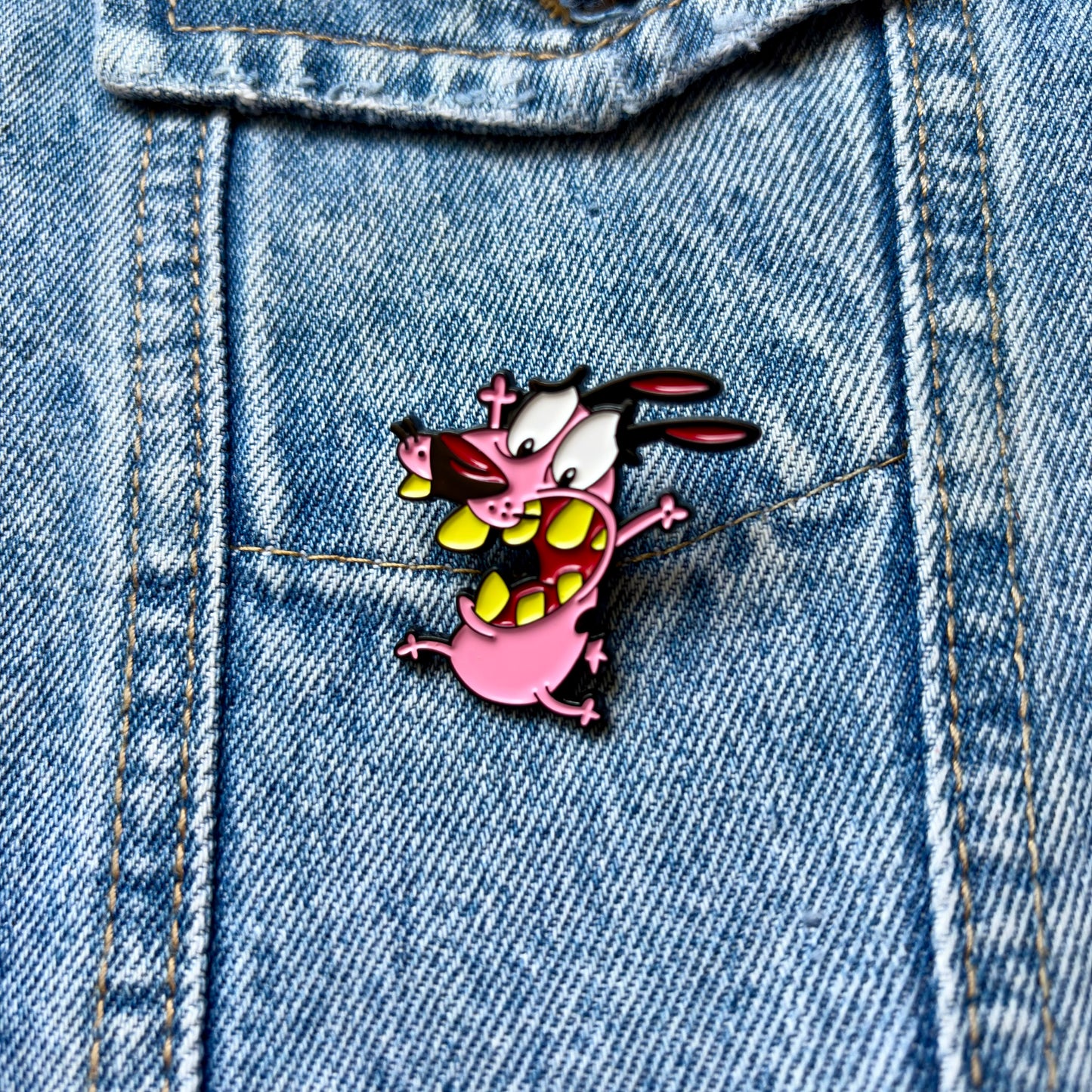 PIN PERRO COBARDE V5