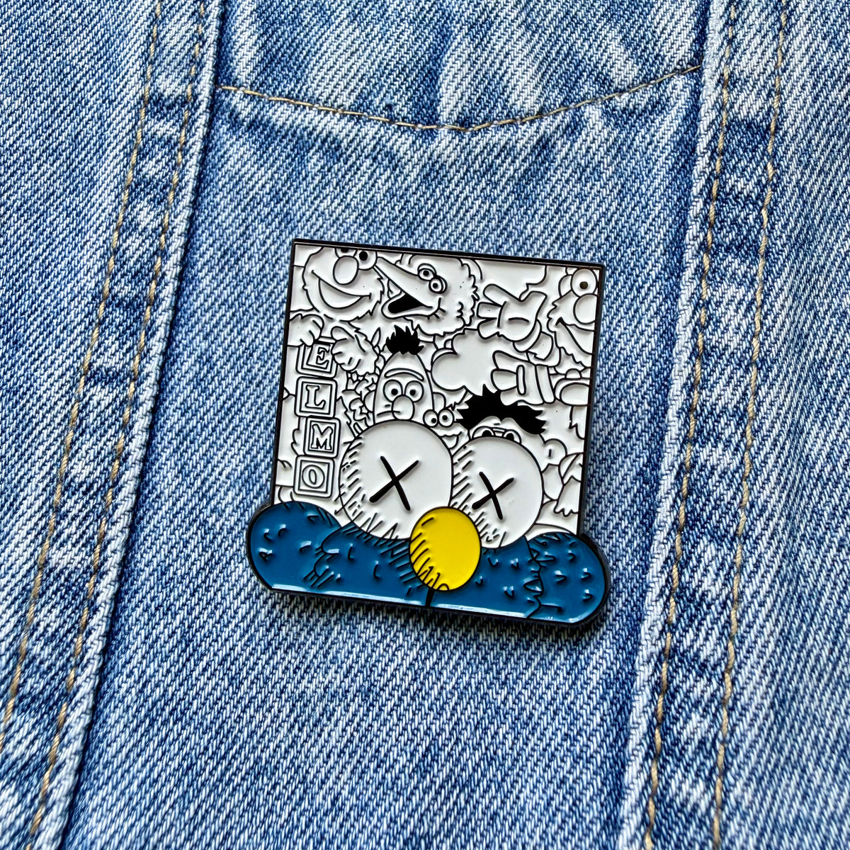 PIN PLAZA SESAMO X KAWS