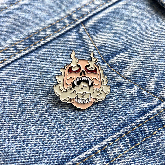 PIN CALAVERA HUMO