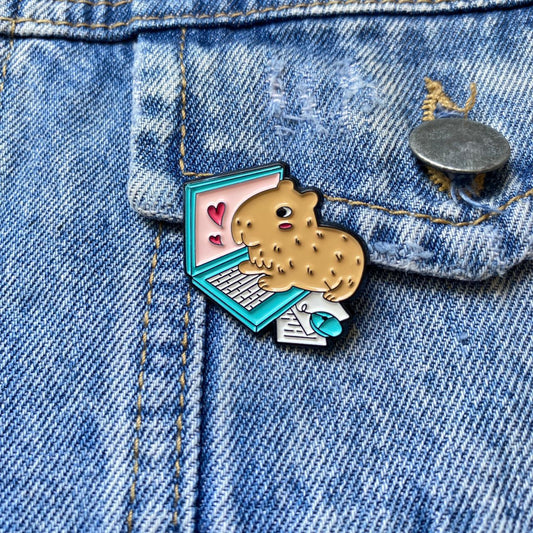 PIN CAPIBARA ENAMORADO