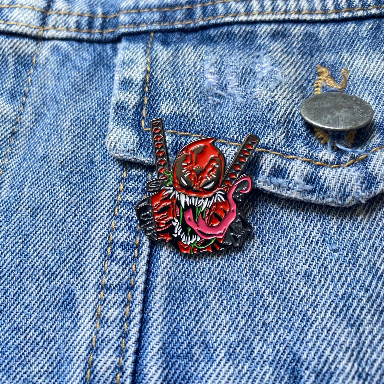 PIN DEADPOOL X VENOM